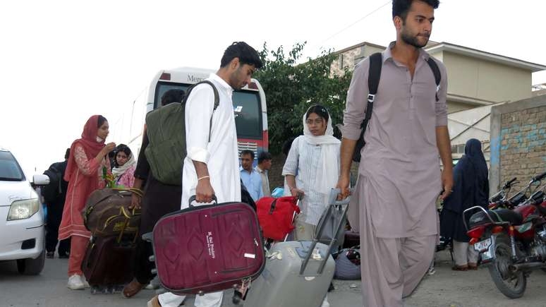 Milhares de pessoas est&atilde;o evacuando Teer&atilde;