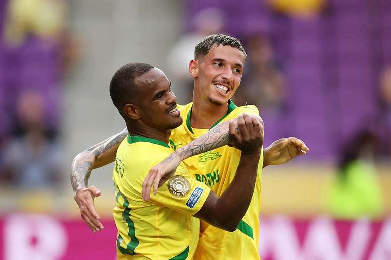 Rayners, a la izquierda, el Golque ha hecho a Mamelodi al final de la Copa del Mundo F -Prom F -