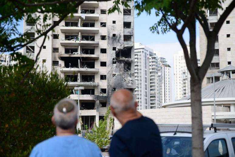 Mísseis balísticos iranianos atingem prédios em Tel Aviv