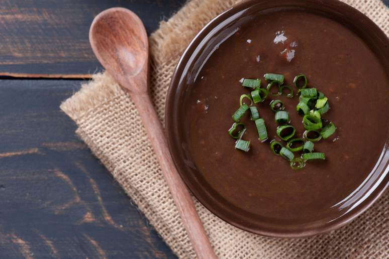 Caldo de feijão-preto 