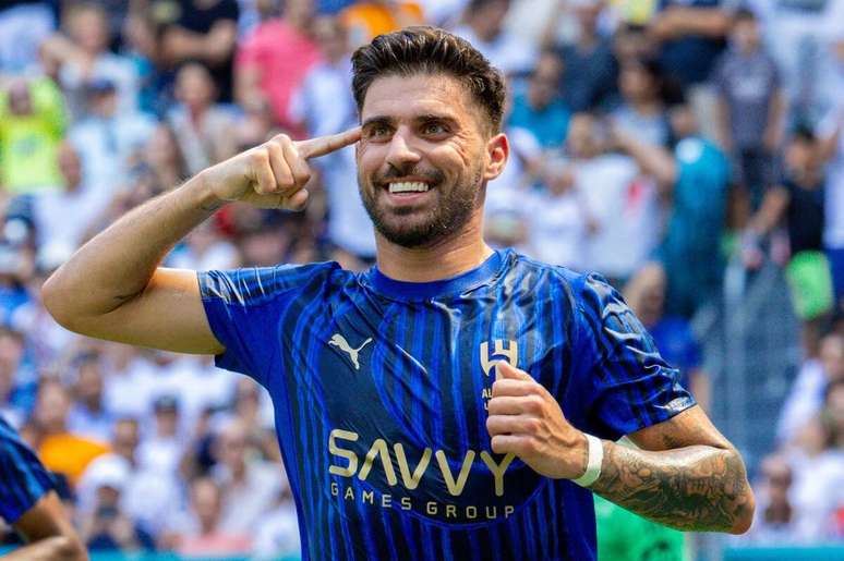 Experimentado Ruben Neves Soves Coursois en los hermosos Penalty Kicks -