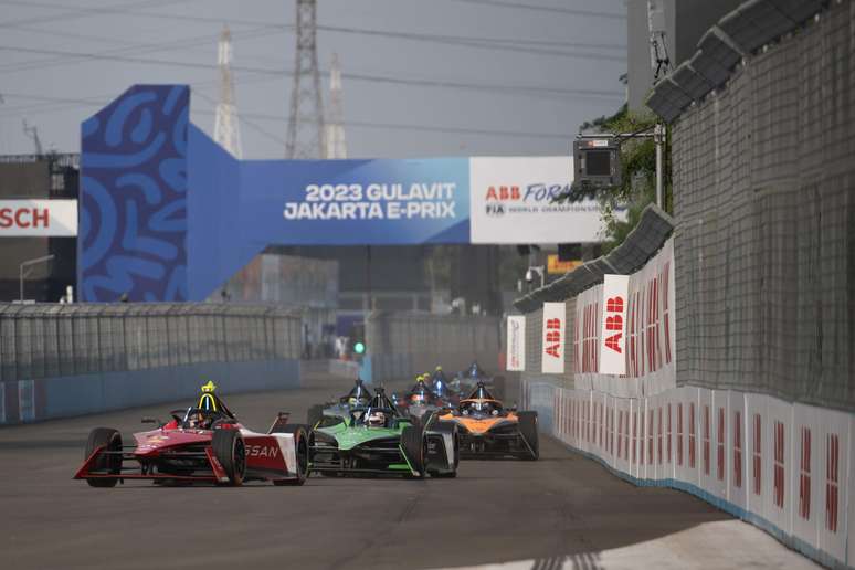 Fórmula E chega perto do final da temporada com Oliver Rowland liderando o campeonato