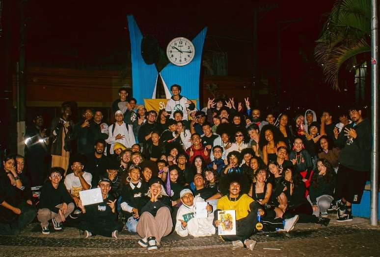 Slam do ABC, na Praça do Relógio, ao lado da Estação Mauá, do trem. Batalha de poesia é a primeira da cidade.