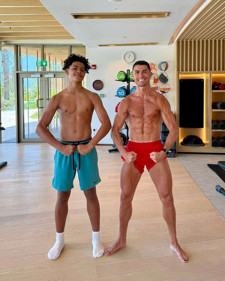 Find out why Cristiano Ronaldo paints his nails in black