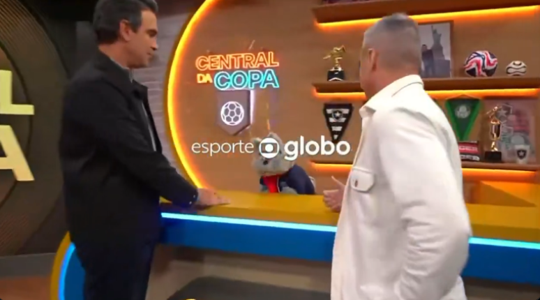 Tadeu Schmidt, apresentador, no Central da Copa