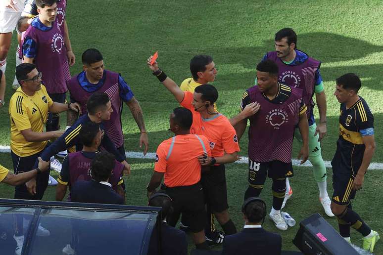 Ander Herrera foi expulso no banco de reservas por reclama&ccedil;&atilde;o &ndash;