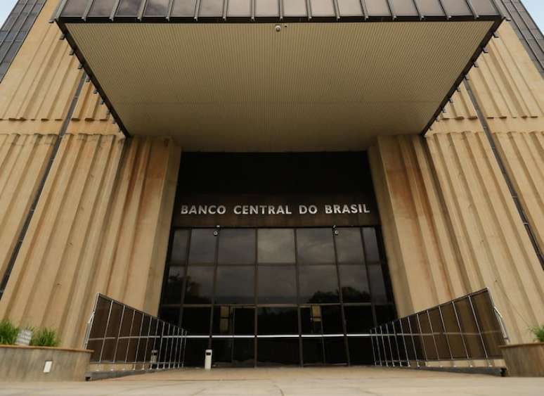 Mesmo sem previsão de novo aumento, o comunicado do Banco Central apresenta a perspectiva de um longo período de juros muito altos.
