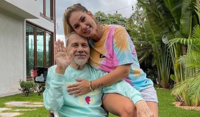 Após separação de Zé Felipe, Virginia ganha importante recado sobre 'críticas' em carta psicografada de seu pai, falecido há 4 anos: 'Perseguição espiritual'.