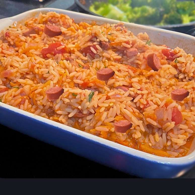 ARROZ MALANDRINHO COM TOMATE E TRIO DE LINGUIÇAS