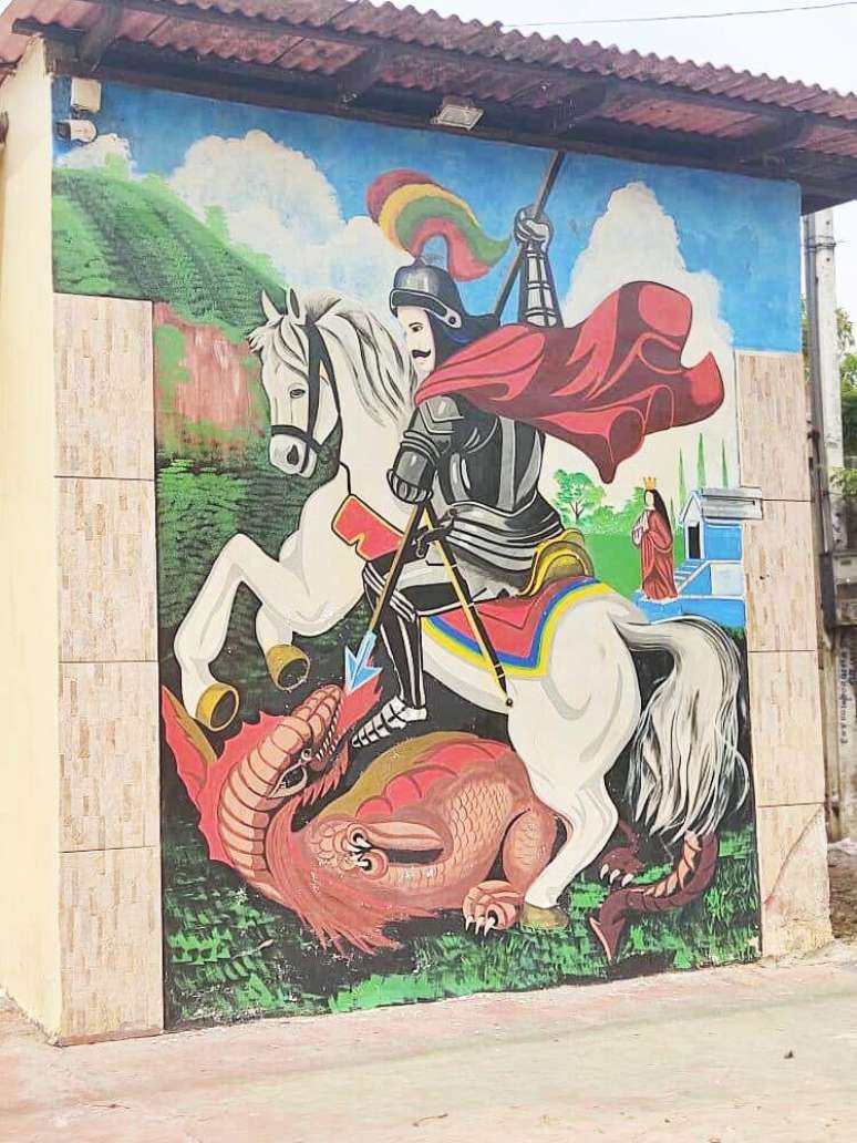 Otacília, que fotografou esse São Jorge em um muro de Boa Vista (RR), é uma das muitas 'correspondentes' do Handpainted Brazil, brinca Clara
