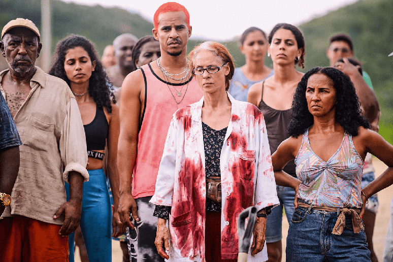 No filme &ldquo;Bacurau&rdquo;, os moradores do vilarejo precisam encontrar uma forma de defender sua sobreviv&ecirc;ncia 
