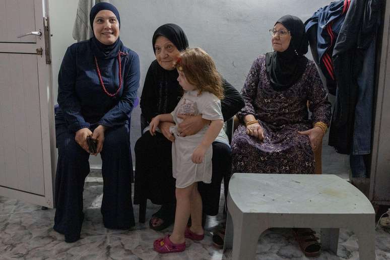 A maioria dos moradores de Tamra n&atilde;o tem um c&ocirc;modo seguro, e precisa compartilhar com os vizinhos