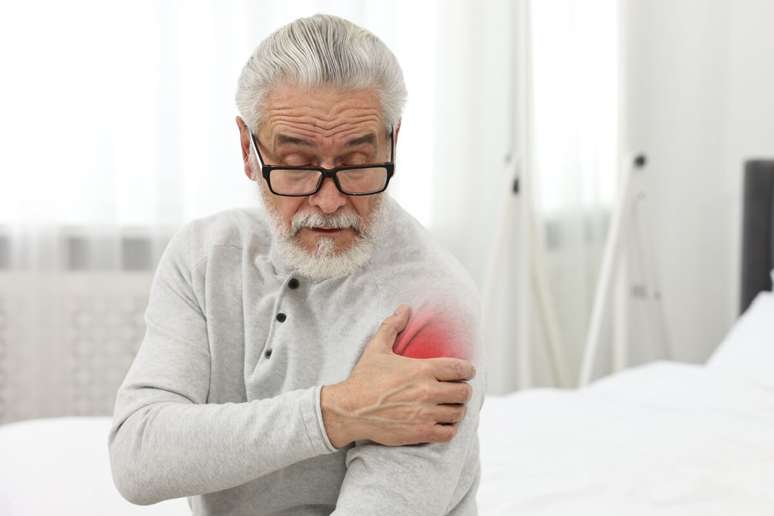 Os idosos têm o sistema musculoesquelético mais suscetível a inflamações e dores articulares 
