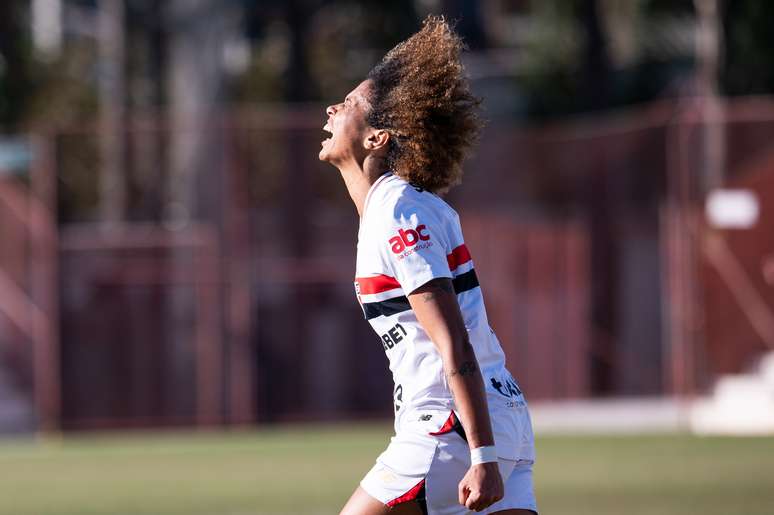 São Paulo vence o Internacional e garante o terceiro lugar na tabela