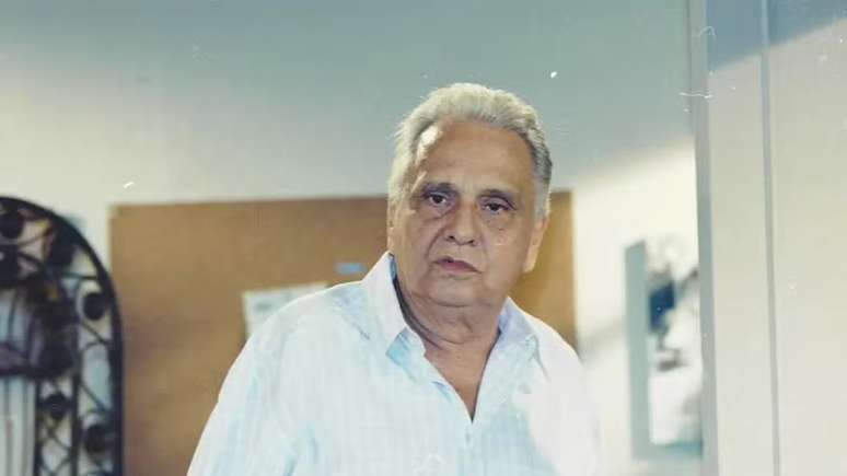 Jorge D&oacute;ria como Santinho de Quatro Por Quatro -