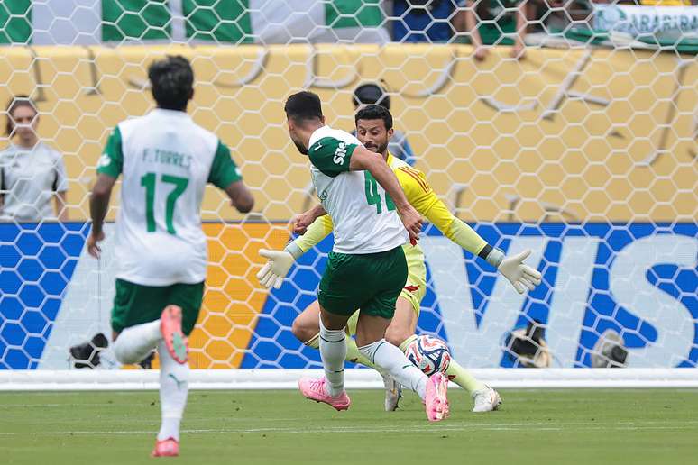 Flaco López marca o segundo gol do Palmeiras contra o Al Ahly no Mundial de Clubes, em jogo disputado em Nova Jersey, nos Estados Unidos