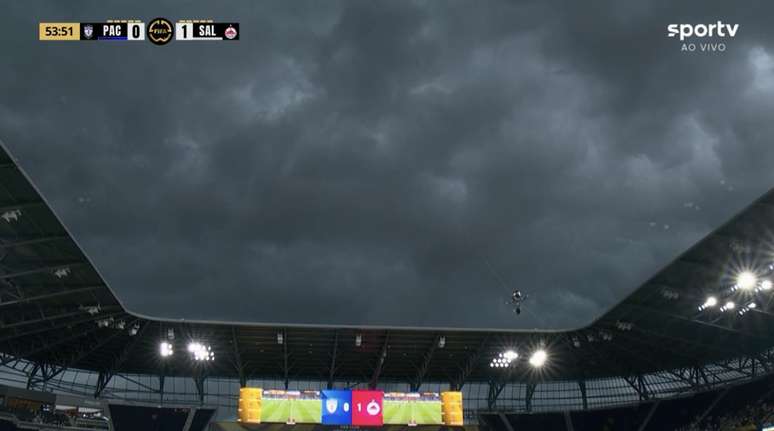 A partida entre Pachuca e Red Bull Salzbug, pela primeira rodada do Grupo H do Mundial de Clubes, foi paralisada durante 1h40