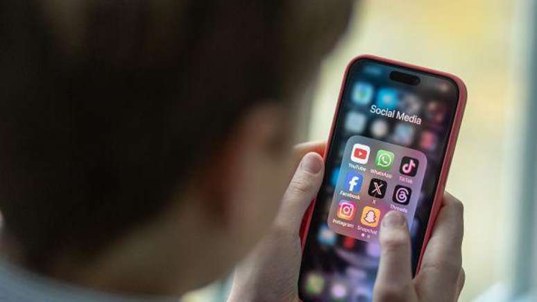 Pesquisadora diz que basta 30 minutos no TikTok para que um menino de 14 anos tenha acesso a vídeos com conteúdo misógino