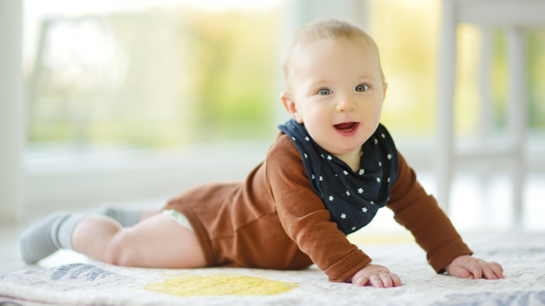 Especialista em desenvolvimento infantil explica como praticar o Tummy Time pode ser benéfico para o seu bebê