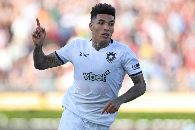 Igor Jesus comemorando o gol do Botafogo 