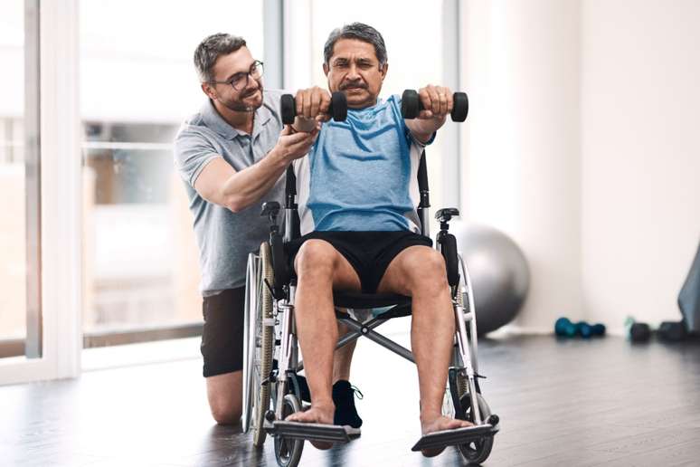 O tratamento da ELA pode envolver t&eacute;cnicas como fisioterapia, terapia ocupacional e uso de medicamos 