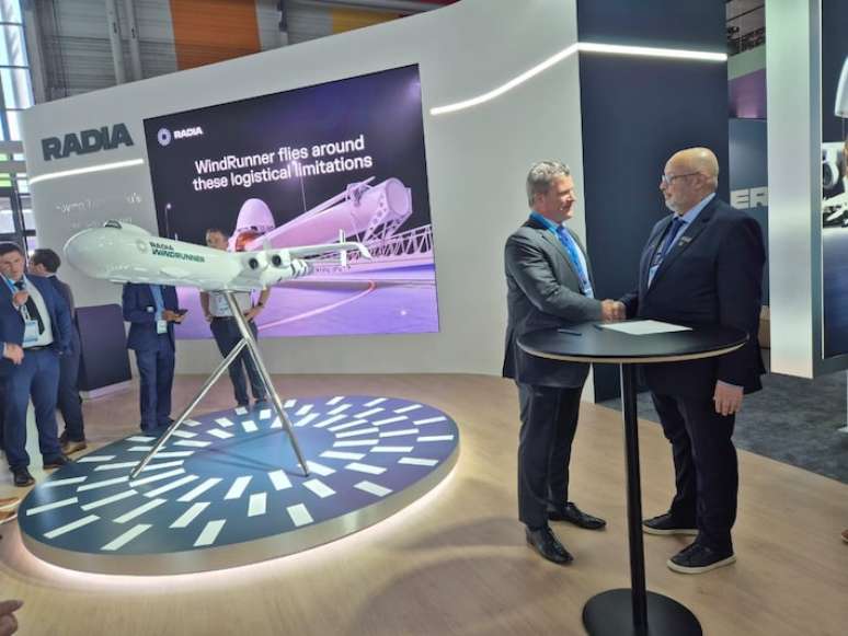 Akaer, de São José dos Campos (SP), fechou parceria com a empresa norte-americana Radia para desenvolver cabine de comando do WindRunner, maior avião cargueiro do mundo.