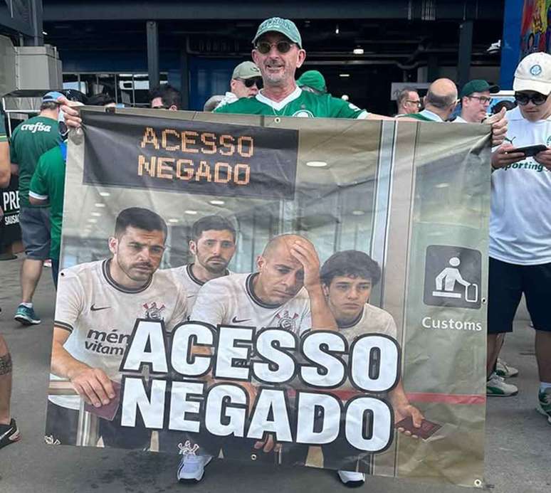 Daniel Piquerez, pai do lateral palmeirense, exibe faixa provocativa &ndash;