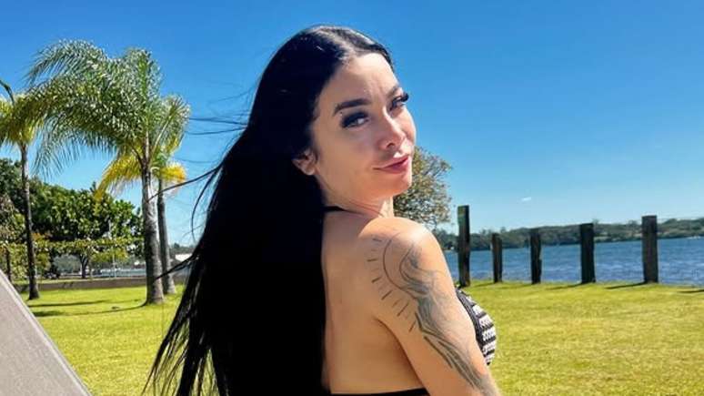 Influenciadora Gisa Custolli fatura alto traindo marido