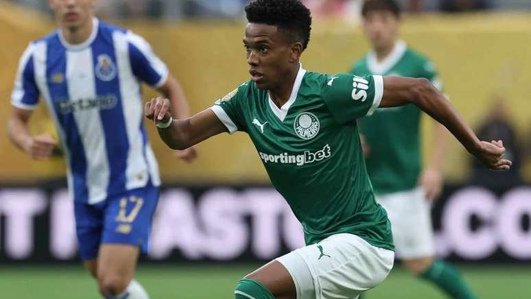 Estêvão contra o Porto no Mundial (Foto: Cesar Greco/Palmeiras)