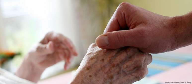 Pacientes com prognóstico de até seis meses de vida poderão solicitar o procedimento, que precisa ser aprovado por um conselho de médicos, assistentes sociais e jurídicos
