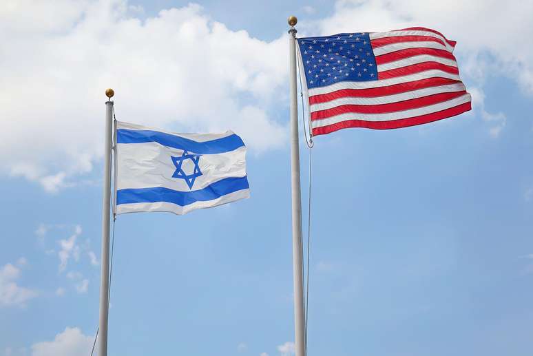 Segundo organizações especializadas, os EUA adotaram uma política de não pressionar Israel a aderir ao Tratado de Não Proliferação de Armas Nucleares (TNP)