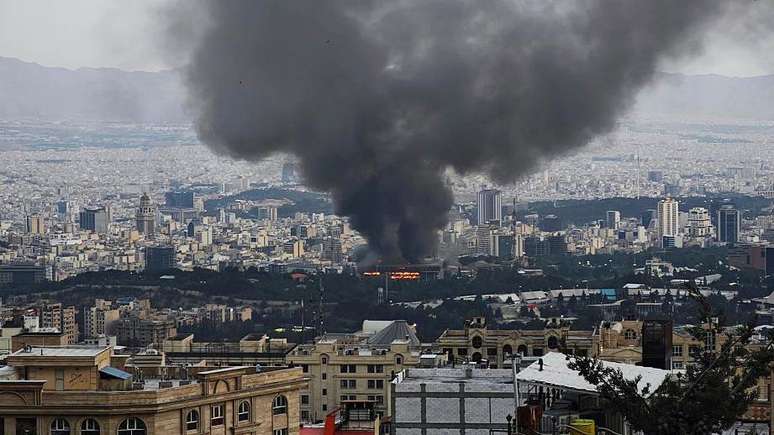 Ataque israelense a um prédio da Rede de Notícias da República Islâmica do Irã