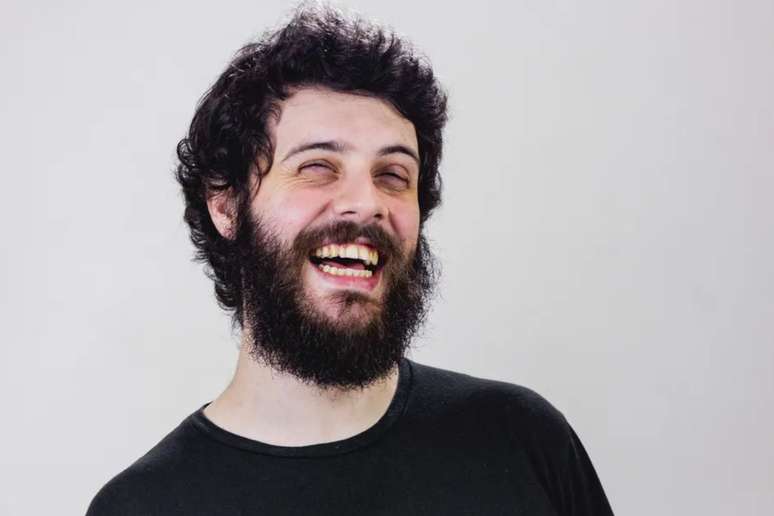 Diego Defante cai nos braços da torcida do Flamengo