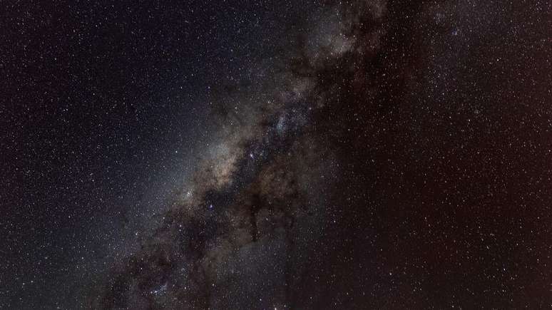 O Universo existe há 13,7 bilhões de anos e continua a se expandir. Os cientistas ainda tentam entender os motivos.