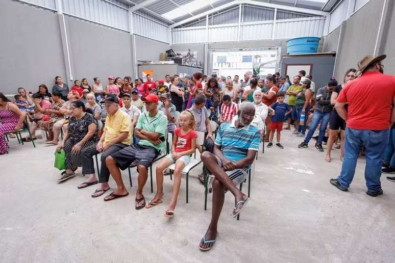 Reunião de moradores do Jardim Israelense, em março deste ano, para discutir fornecimento de água, aguardado desde 2009.