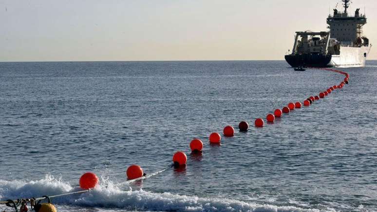 Chegada de cabo submarino a Barcelona: são quase 600 pelo mundo