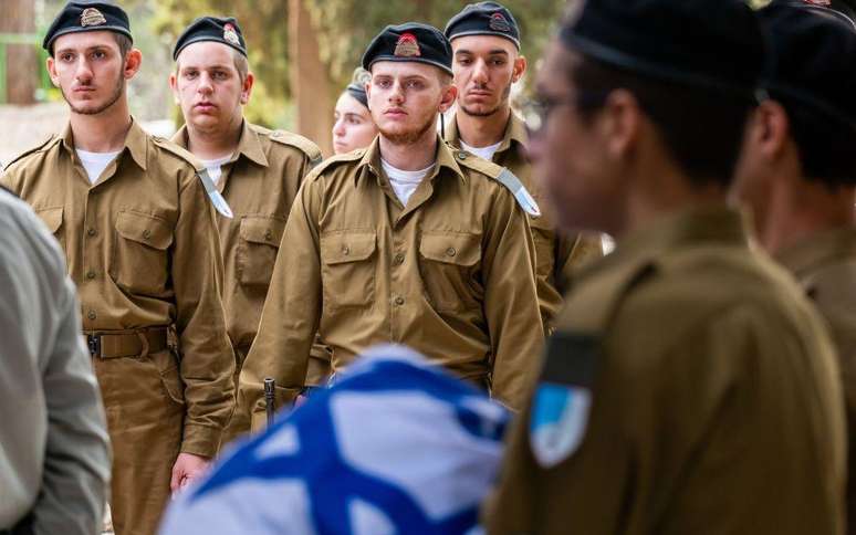 Centenas de milhares de soldados da reserva foram convocados desde o início da guerra em Gaza em outubro de 2023