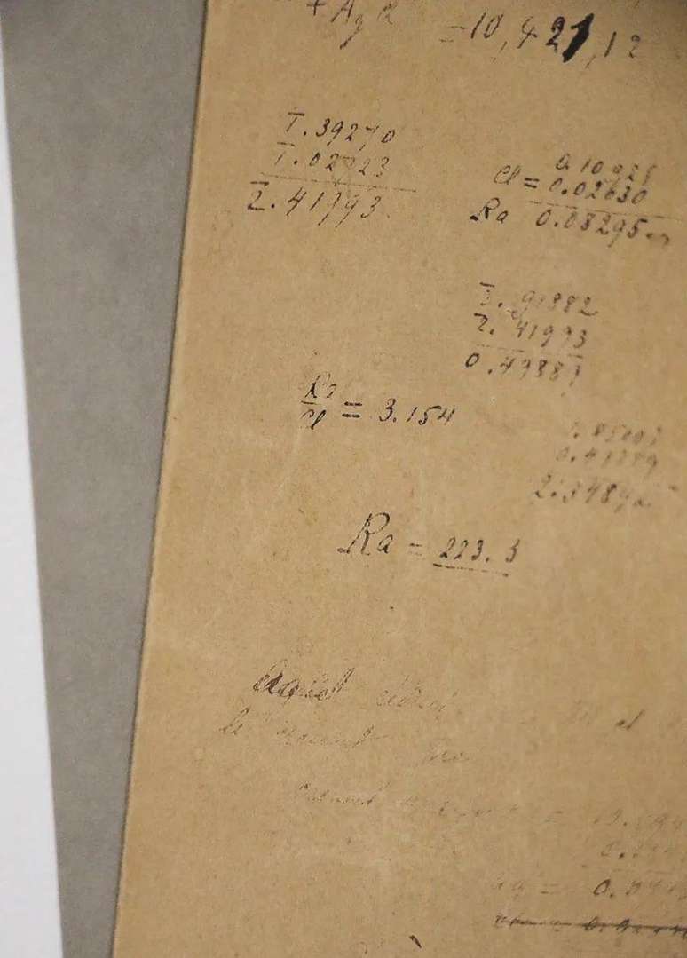 A anotação de laboratório dos Curie, escritas à mão por Marie e Pierre Curie