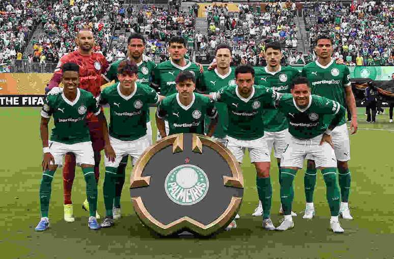 Palmeiras posando na foto do jogo com o Porto.Este jogo é o nono de maior público do Mundial até 20/6 –