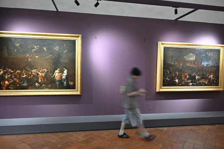 Homem será denunciado por danificar quadro