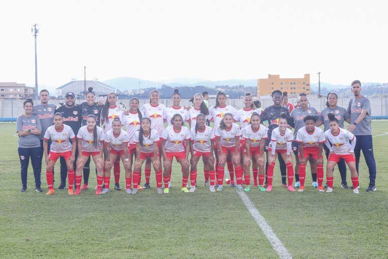 Jogadoras do time feminino sub-20 das Bragantinas. 