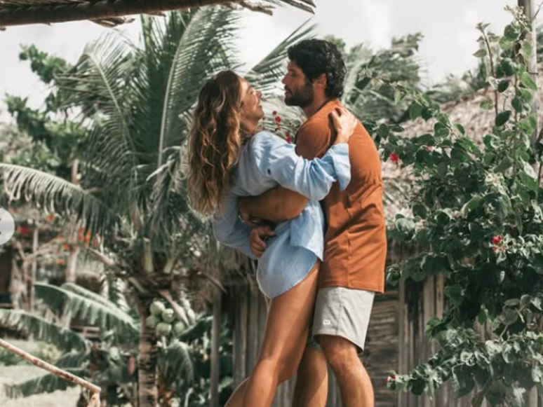 Passionate! DUDU Azevedo and Marcela Witt share romantic clicks Passionate! DUDU Azevedo and Marcela Witt share romantic clicks