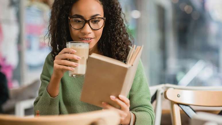 Neste sábado (21), é celebrado o Dia Internacional do Yoga e muito se fala sobre a prática, mas vale lembrar que o Yoga vai além disso