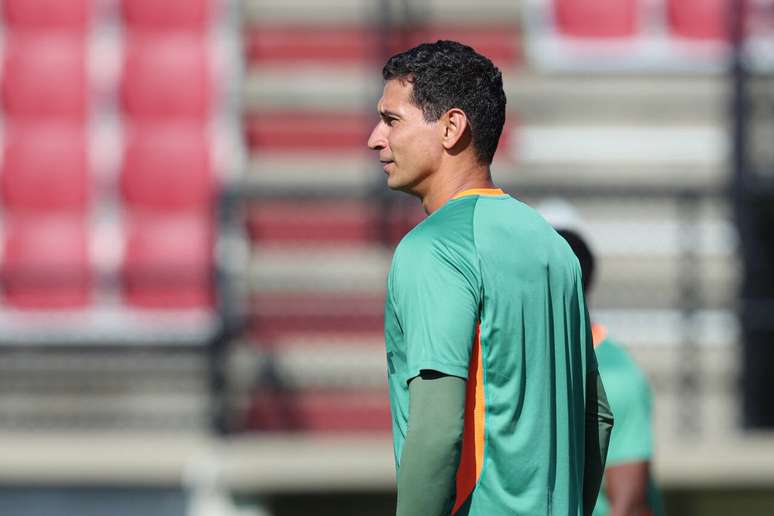 Ganso tem mais chances de começar entre os 11 titulares –