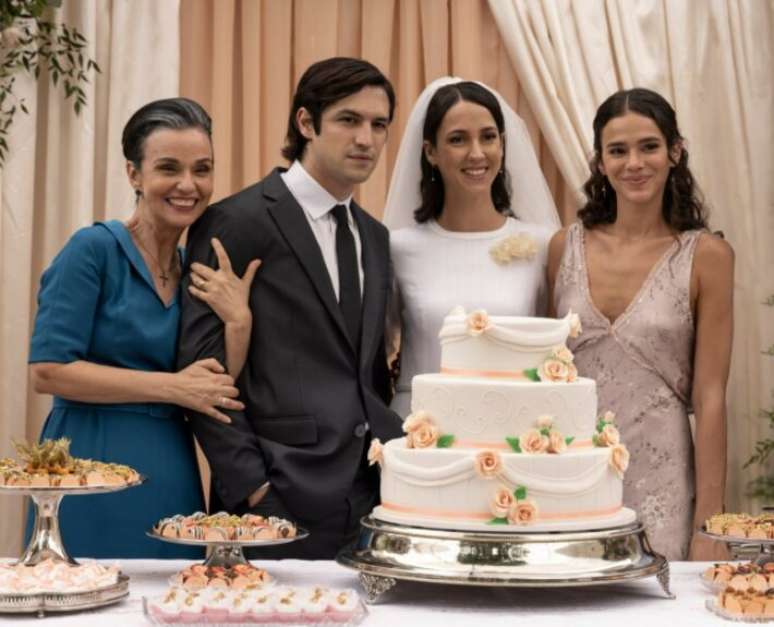 Primeira imagem divulgada da série 'Véspera', com Bruna Marquezine e Gabriel Leone