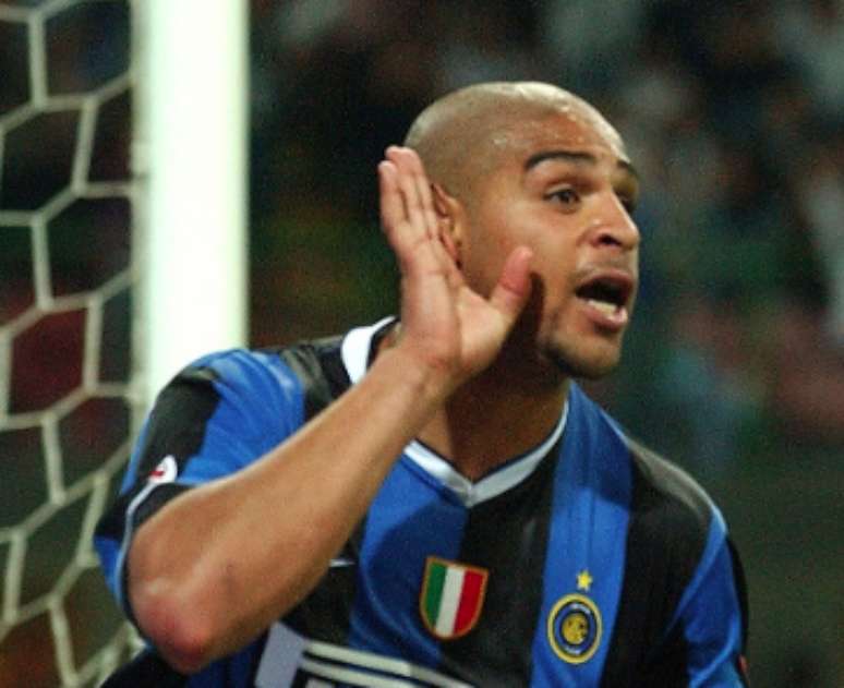 Adriano comemorando o gol pela Inter