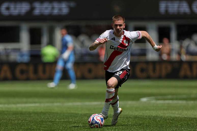 Franco Mastantuono (River Plate) em ação contra o Urawa Reds, no dia 17.06.2025 