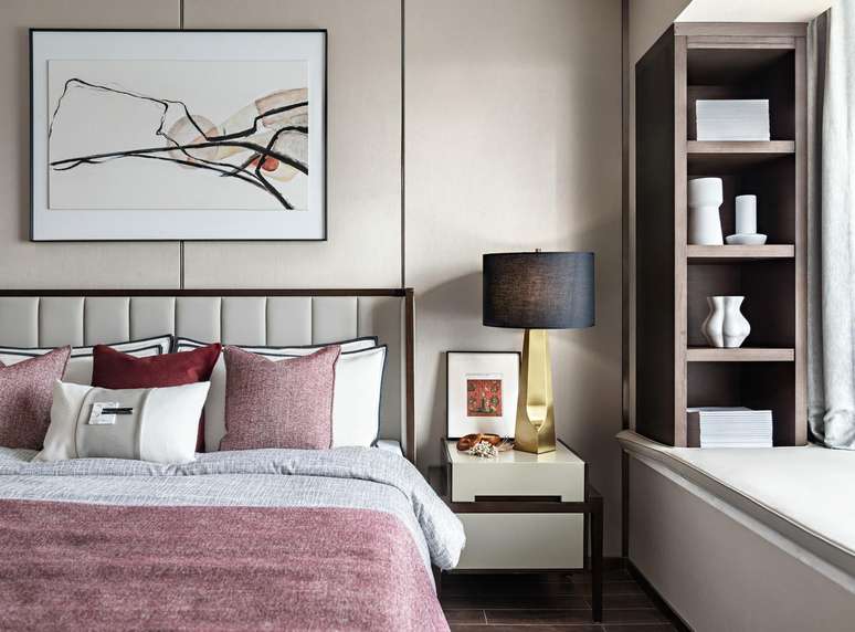 Um quarto de casal organizado, bonito e convidativo favorece o amor