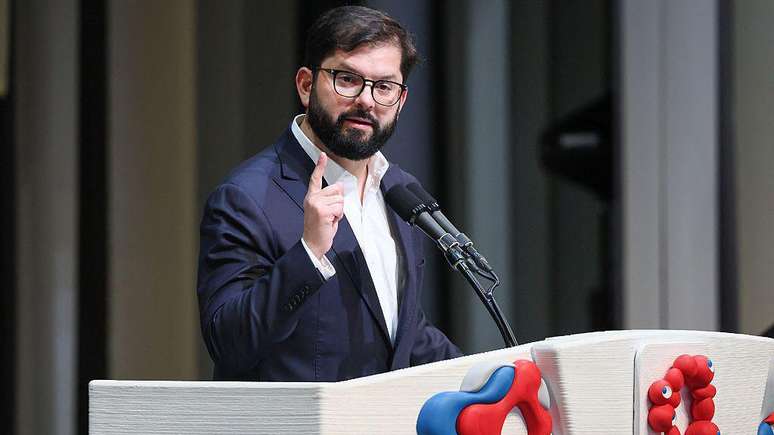 O presidente chileno Gabriel Boric condenou os ataques dos Estados Unidos contra o Irã