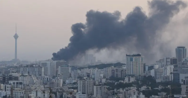 Israel atacou o edifício da IRIB, a emissora estatal do Irã, em Teerã